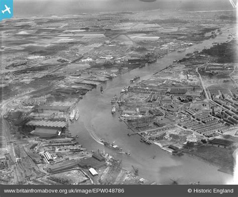 Epw048786 England 1935 Shipyards On The River Tyne Hebburn From