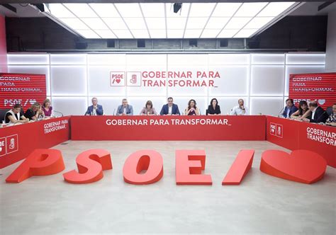 El Gobierno Duplica Su Presencia En La Ejecutiva Del Psoe Con La