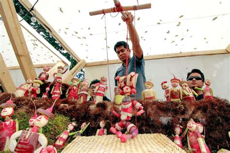 Inside the Radish-Carving Competition at the Center of Oaxaca's Most Frantic Festival