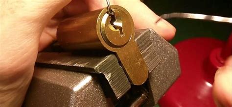 How To Pick A Toolbox Lock Effective Ways Toolvisit