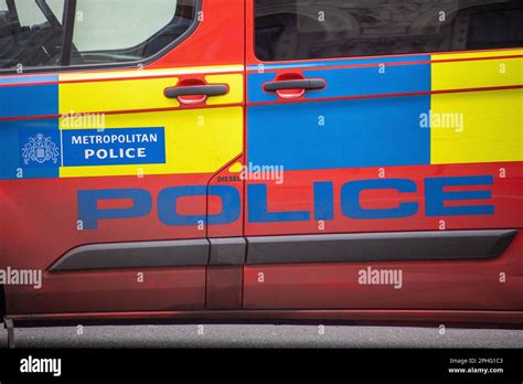 Metropolitan Police on a mission in Central London Stock Photo - Alamy