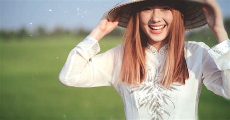 Hot girl Thái Lan nhận được bão like khi mặc áo dài Việt Báo Dân trí