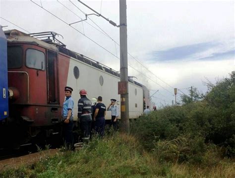 Dolj Un Tren Care Circula Pe Ruta Craiova Bucure Ti Oprit N