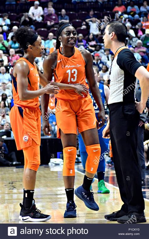 Connecticut Usa 9th June 2018 Connecticut Players Jasmine Thomas And Chiney Ogwumike