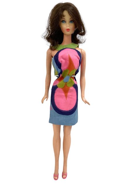 Lot BEAUTIFUL TNT BRUNETTE FLIP BARBIE W SUNFLOWERS OUTFIT