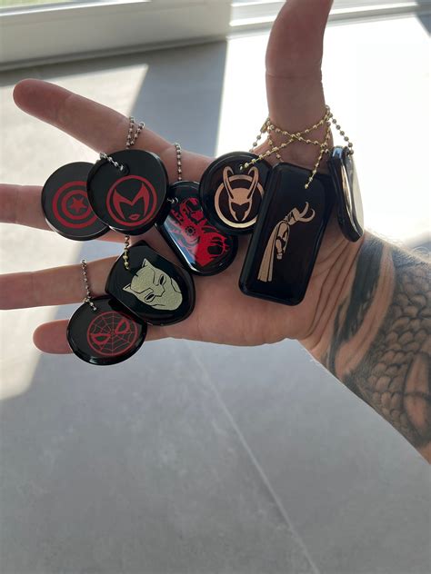 Porte-clé en résine époxy inspiré des super héros de l'univers marvel