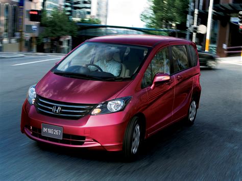 Honda Freed (Хонда Freed) 2020 - обзор модели c фото и видео