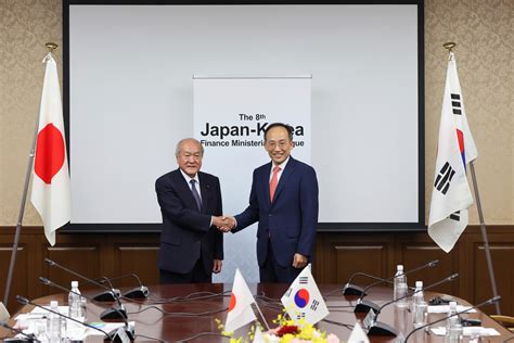 Finance ministers of Japan and South Korea agree to resume currency