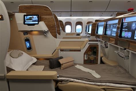 Review Emirates Boeing 777 New Business And First Class