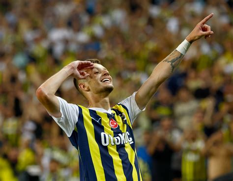 Fenerbahçe Kadıköy de 5 ledi Yıldızlar şov yaptı