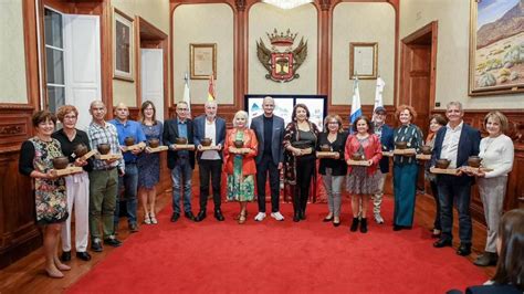 Educación Canarias La Orotava homenajea a 16 maestros que se jubilan