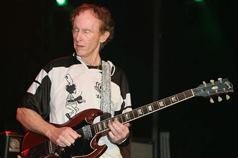 Robby Krieger Net Worth, Age, Height, Weight, Early Life, Career, Bio