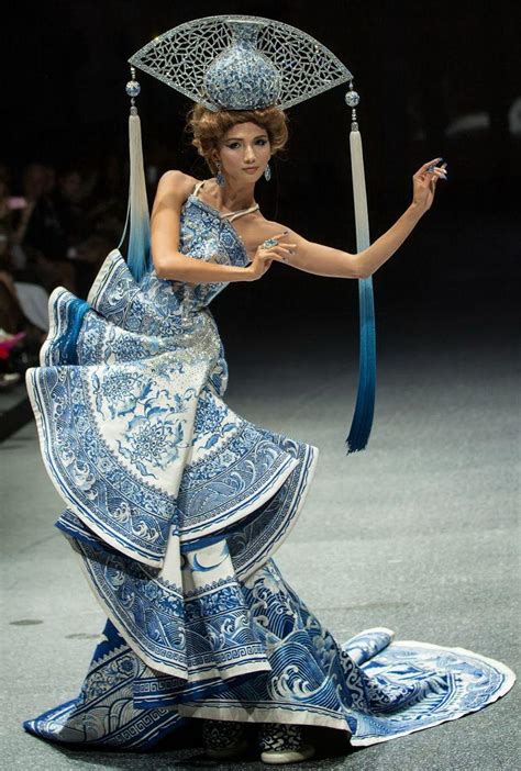 Guo Pei S Ming Vase Dress From The 1002 Nights Collection 2010