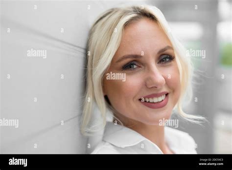 Portrait Beautiful Blonde Woman Hi Res Stock Photography And Images Alamy