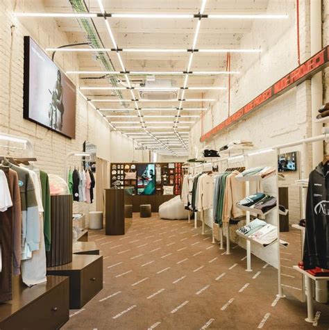 Proyecto Audiovisual Para Nude Project Barcelona Inusual