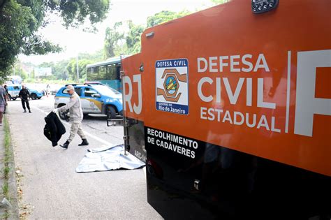 Policial Reage A Assalto E Mata Dois Bandidos Em Niterói Enfoco O