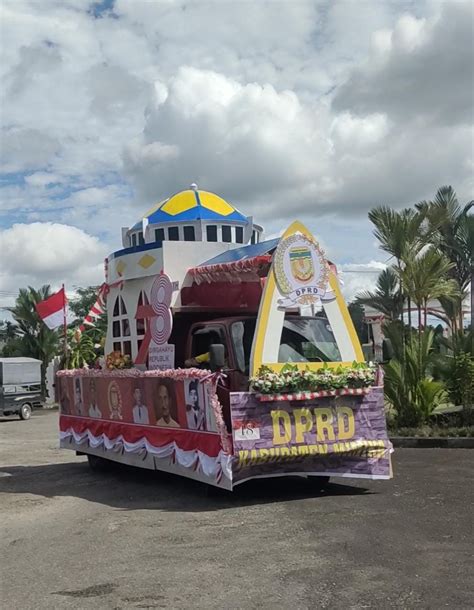 Tampil Unik Setwan Tampilkan Konsep Gedung Dprd Pada Lomba Karnaval