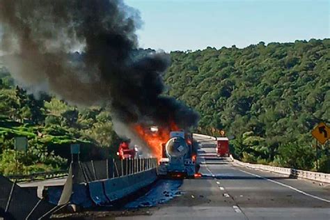 Vuelca Pipa Con Gas En El Arco Norte Y Arde En Llamas A La Altura De