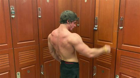 Hot Muscle Hunk ThisVid