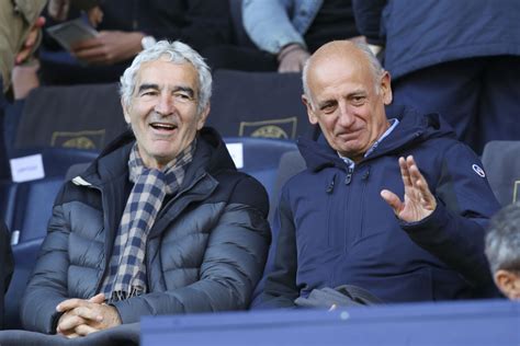 Photo Raymond Domenech Et Jean Michel Apathie People Au Match De