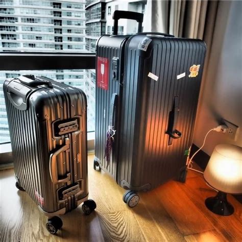 rimowa в 2023 г | Дорожные сумки, Стиль путешествий, Чемоданы