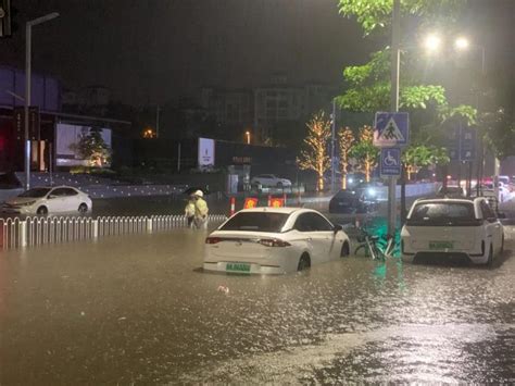 广州出现今年以来最强暴雨，多区停课！广东多地暴雨红色预警京报网