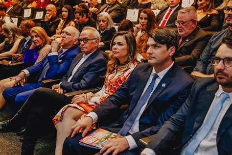 Cícero Lucena e Leo Bezerra recebem prêmio Heitor Falcão de