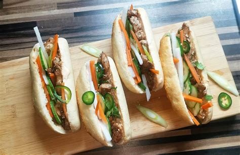 Bánh mì s kuřecím masem vietnamská bageta Bestrecepty cz