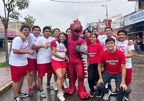 Los Papillones Rojos Presentes En El Desfile Del 112 Aniversario De La