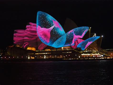 Experiencing The Vivid Sydney 2017 Festival Free Two Roam