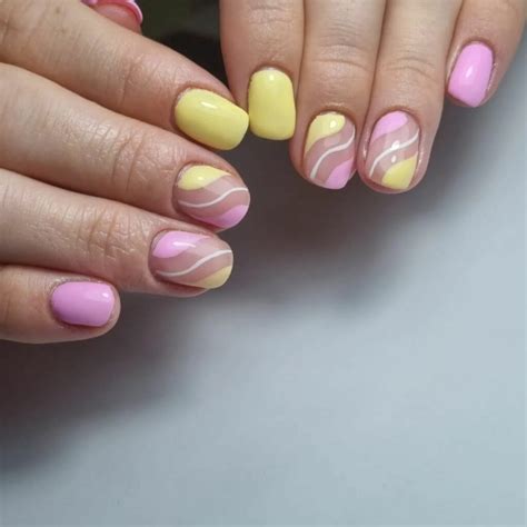 Descubrir 46+ imagen pastel pink and yellow nails - Abzlocal.mx