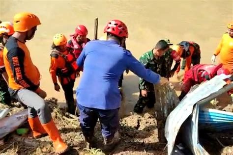 Basarnas Sulsel Tutup Operasi SAR Tanah Longsor Maros ANTARA News