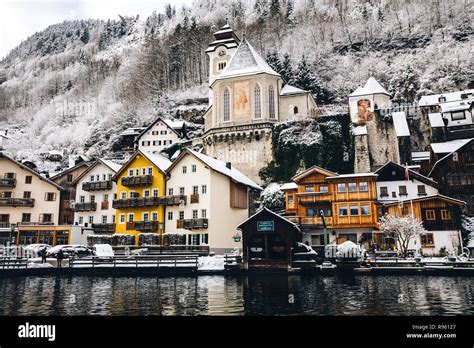 Hallstatt austria winter hi-res stock photography and images - Alamy