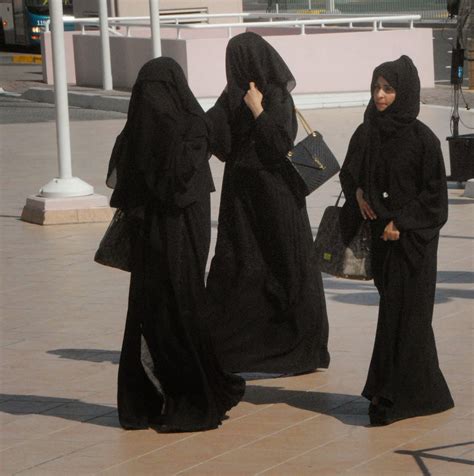 Lista 96 Foto Como Se Visten Las Mujeres En Qatar Mirada Tensa