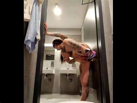 Chevauchée risquée avec un gode XVIDEOS