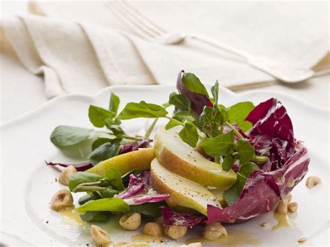 Radicchio Birnen Salat Mit Haselnuss Vinaigrette Rezept Eat Smarter