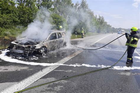 Brennendes Auto Sorgt F R Stau Auf Der A S Chsische De