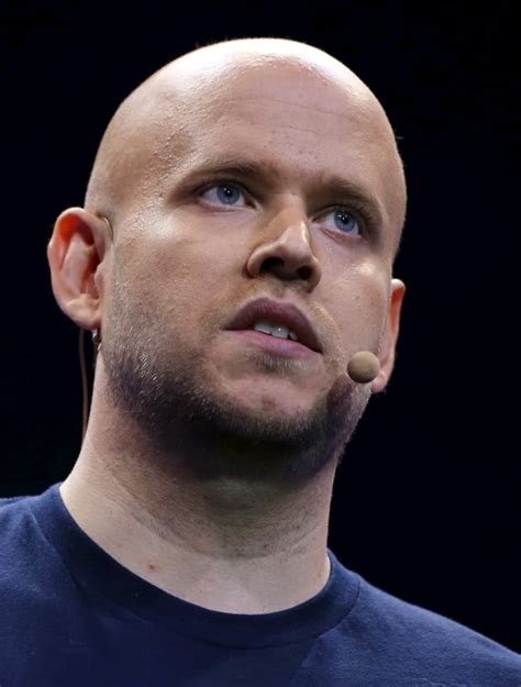 Spotify Ceo Apologizes For Joe Rogan Backlash But Wont Cut Ties With