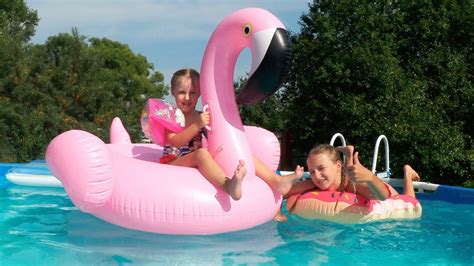 ОСЕДЛАЛА ГИГАНТСКОГО ФЛАМИНГО? ЧЕЛЛЕНДЖ В БАССЕЙНЕ Летние развлечения ...