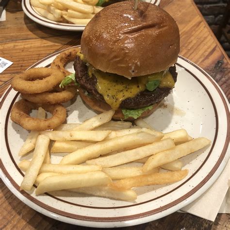 4 Mouthwatering Burger Joints To Try In Tokyo Tokyo Room Finder Blog