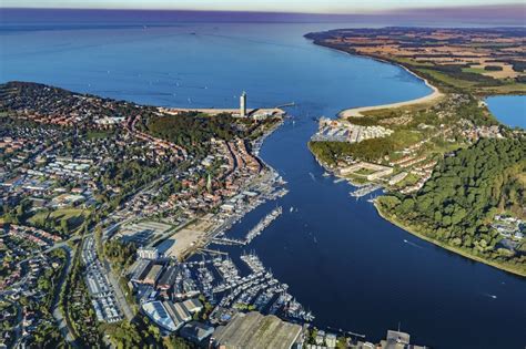 Alt Travemünde von oben Ortskern am Uferbereich des Trave