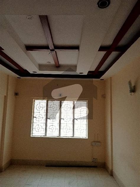 Ground Floor Well Maintained Bed Dd Main University Road Gulshan E