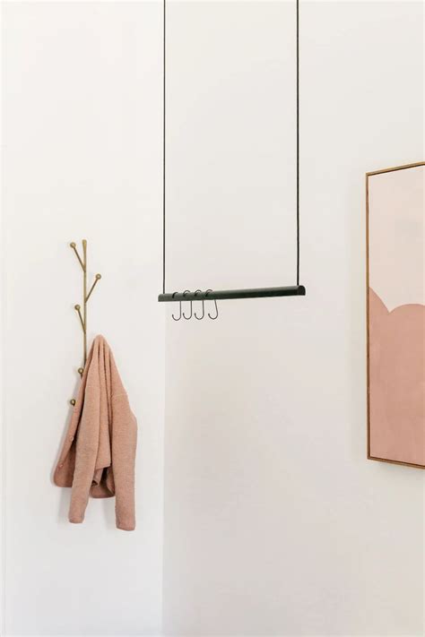 Hanging Clothes Rack | Wood Garment Rack | Hangkleding rekken ...