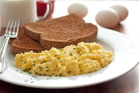 Scrambled Egg With Bread