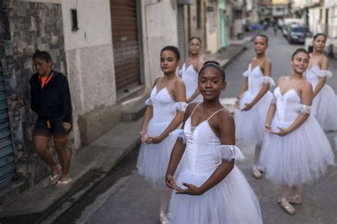 Ballet Manguinhos Um O Sis Que Luta Para Sobreviver Na Favela Do Rio Veja