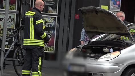 Gemeldeter PKW Brand löst Feuerwehreinsatz aus in Bonn Zentrum am 21 09