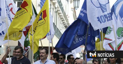 Professores Concentram Se Em Frente Ao Minist Rio Tvi Not Cias