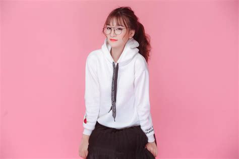 Hot streamer Lyly Sury tung bộ ảnh khiến fan bỏng mắt HayVn Net HayVn Net