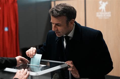 Présidentielle 2022 Emmanuel Macron A Voté Au Touquet