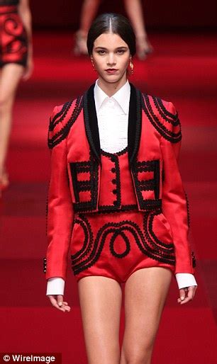 Kendall Jenner Leading The Pack At Dolce And Gabbanas Ss15 Show At Milan Fashion Week Daily